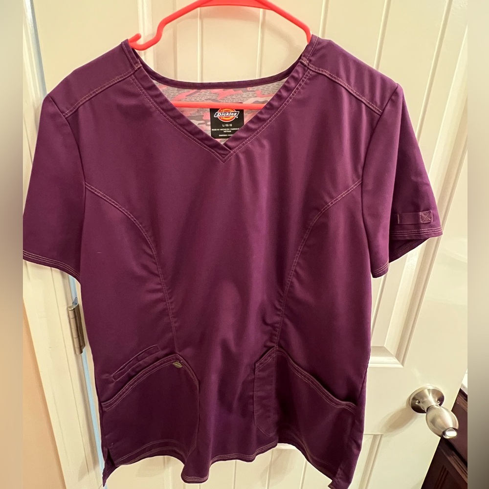 Dickies women’s scrub top.